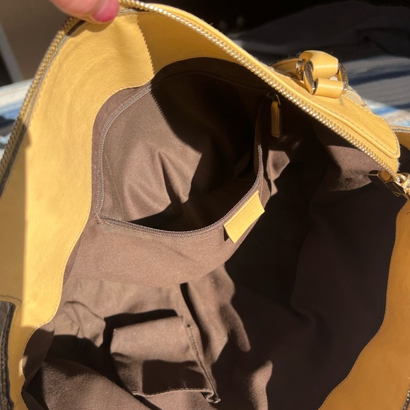 Authentic Gucci - Picture 6 of 12